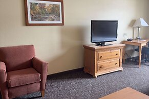 Duluth Inn & Suites Near Spirit Mountain