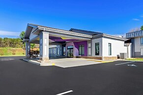 Spark by Hilton Daleville Roanoke North