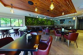 Village Hotel Leeds North