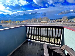 Canadian Rockies Chalets