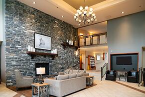 Pocaterra Inn and Waterslide