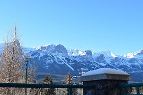 Pocaterra Inn and Waterslide