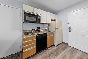 MainStay Suites Cincinnati Blue Ash
