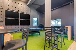 SPOT X Hotel Tampa - Wesley Chapel by The Red Collection