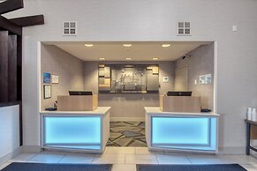 Holiday Inn Express Hotel & Suites Oshkosh, an IHG Hotel