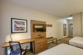 Holiday Inn Express Hotel & Suites Oshkosh by IHG