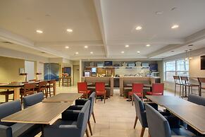 Holiday Inn Express Hotel & Suites Oshkosh by IHG