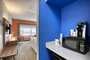 Holiday Inn Express Hotel & Suites Oshkosh by IHG