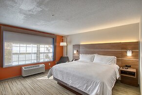 Holiday Inn Express Hotel & Suites Oshkosh by IHG