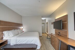 Holiday Inn Express Hotel & Suites Oshkosh by IHG