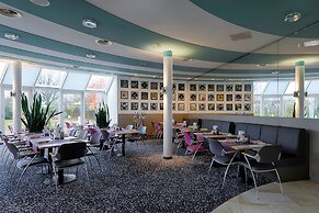 Globana Airport Hotel