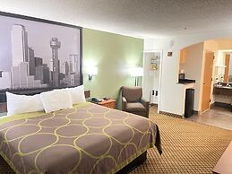 Super 8 by Wyndham Fort Worth Downtown South