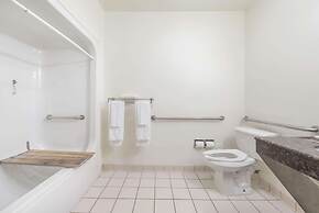 Super 8 by Wyndham Fort Worth Downtown South