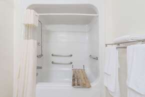 Super 8 by Wyndham Fort Worth Downtown South