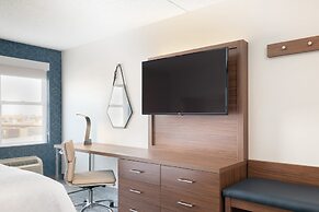 Holiday Inn Express & Suites Boston - Cambridge by IHG