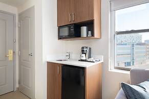 Holiday Inn Express & Suites Boston - Cambridge by IHG