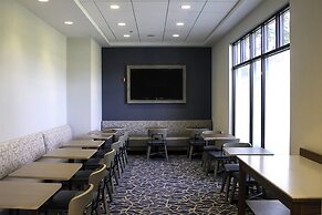 Holiday Inn Express & Suites Boston - Cambridge by IHG