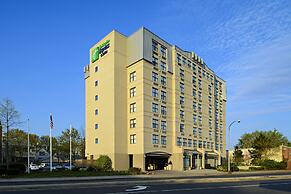 Holiday Inn Express & Suites Boston - Cambridge by IHG