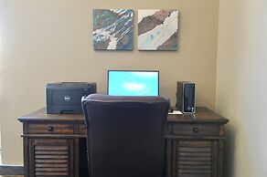 Days Inn & Suites by Wyndham Wausau