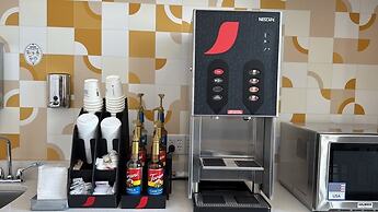 Days Inn & Suites by Wyndham Wausau