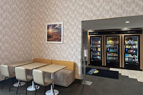 Days Inn & Suites by Wyndham Wausau