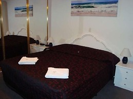 Grosvenor Beachfront Apartments