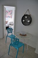 Budds Beach Apartments