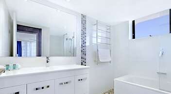 Genesis Apartments by Gold Coast Premium