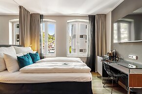 Clarion Hotel Admiral