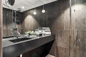 Clarion Hotel Admiral