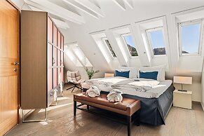 Clarion Hotel Admiral