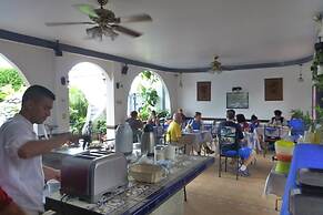 Santo Tomas Hotel