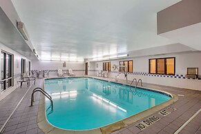 La Quinta Inn & Suites by Wyndham Fayetteville
