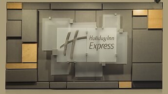Holiday Inn Express San Antonio-Airport, an IHG Hotel