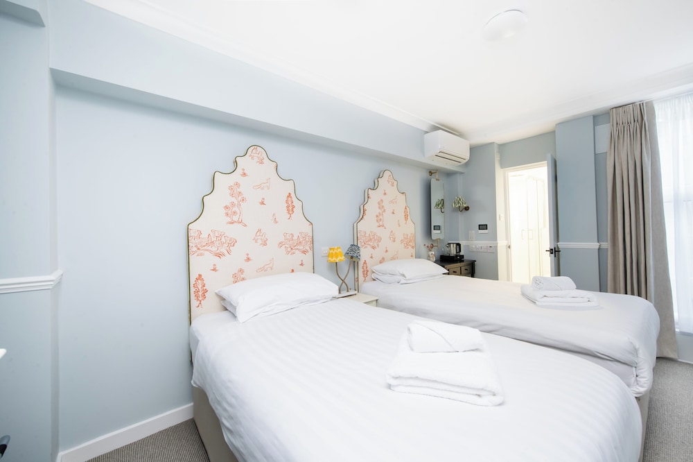 Americana Hotel