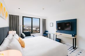 voco Gold Coast by IHG