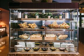 voco Gold Coast by IHG