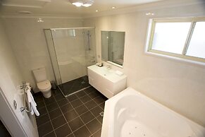 Best Western Plus All Settlers Motor Inn