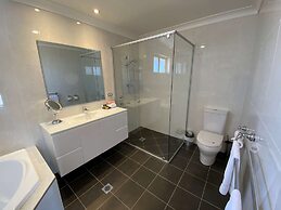 Best Western Plus All Settlers Motor Inn