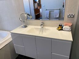 Best Western Plus All Settlers Motor Inn