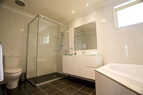 Best Western Plus All Settlers Motor Inn