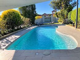 Best Western Plus All Settlers Motor Inn