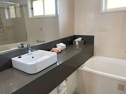 Best Western Plus All Settlers Motor Inn