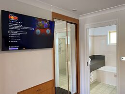 Best Western Plus All Settlers Motor Inn