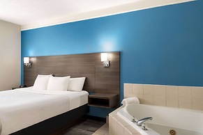 La Quinta Inn & Suites by Wyndham Madison American Center
