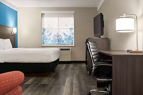 La Quinta Inn & Suites by Wyndham Madison American Center