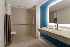 La Quinta Inn & Suites by Wyndham Madison American Center