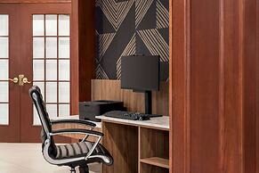 La Quinta Inn & Suites by Wyndham Madison American Center