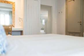 Adonis Hotel & Apartments