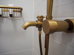 Adonis Hotel & Apartments